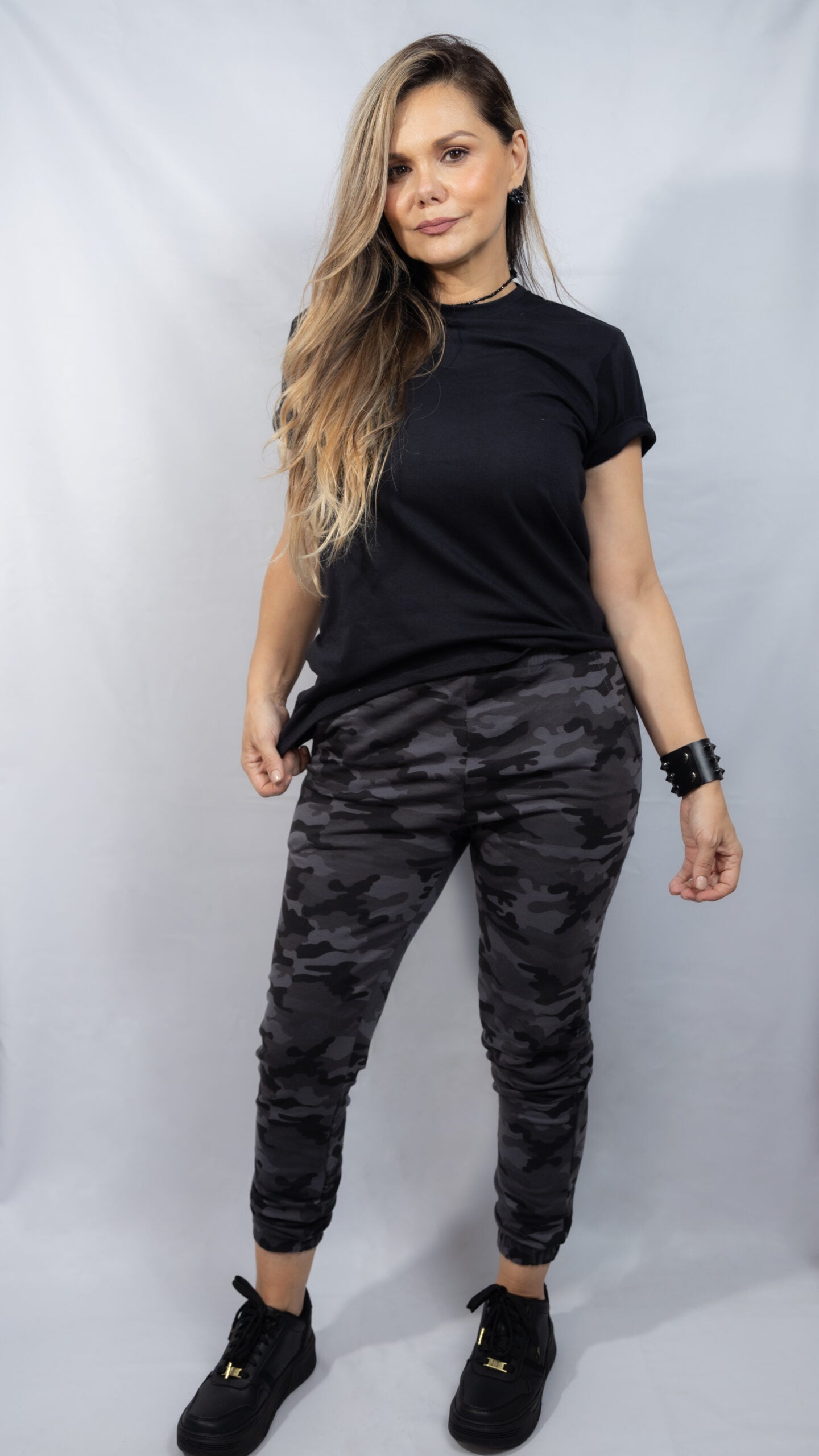 COMBO CAMISETA + JOGGER CAMUFLADO GRIS