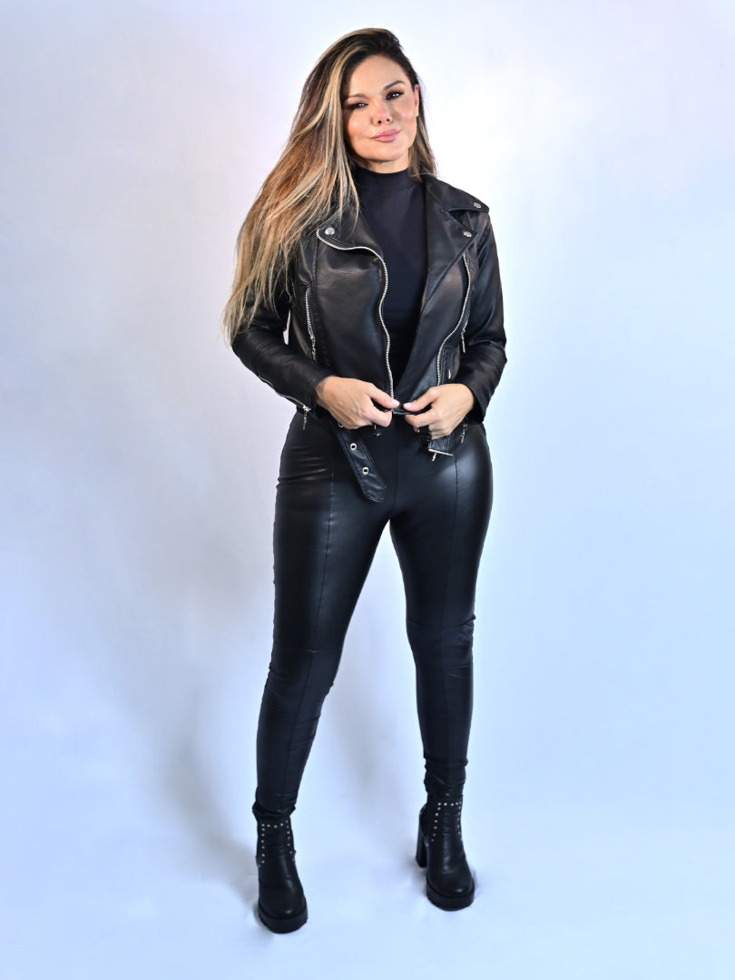 PANTALÓN TIPO CUERO