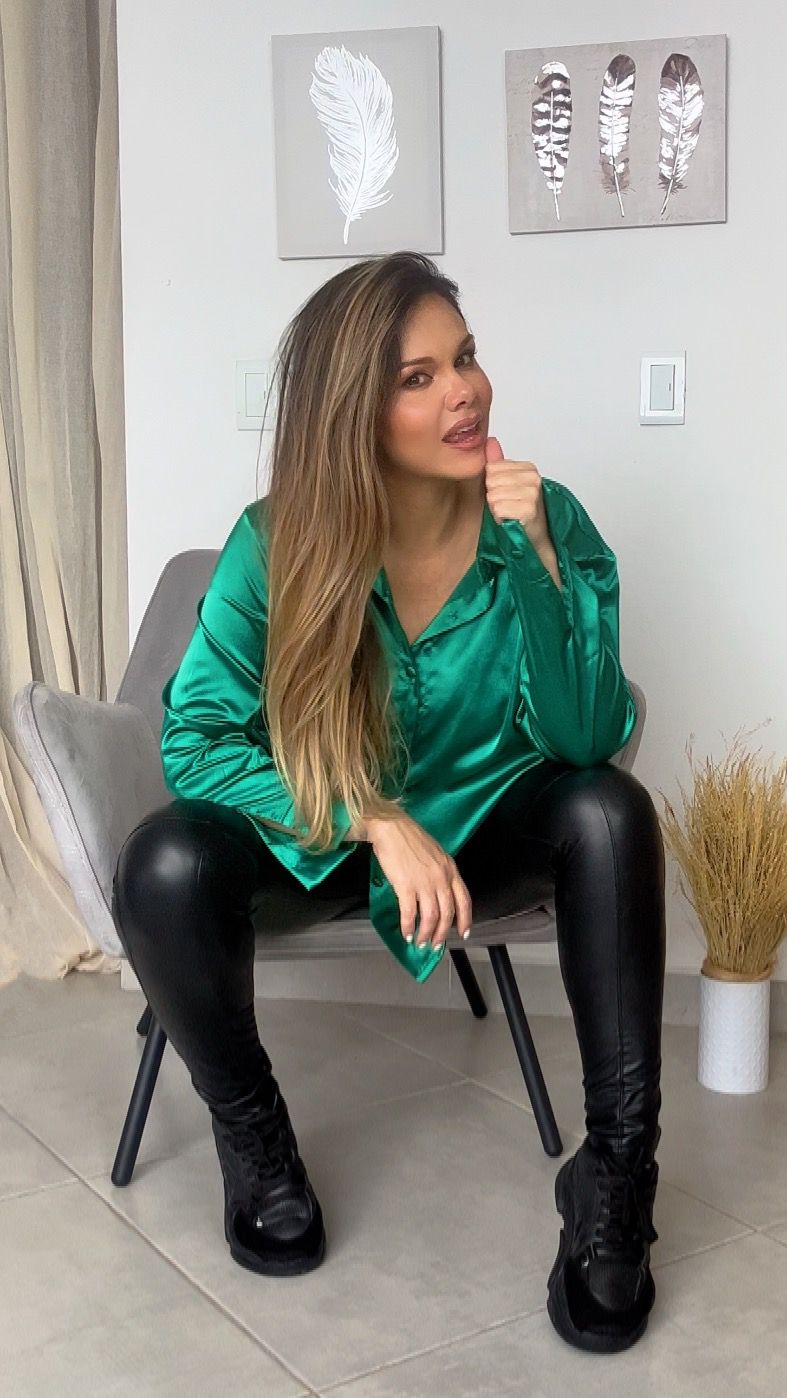 CAMISA VERDE ESMERALDA SATÍN