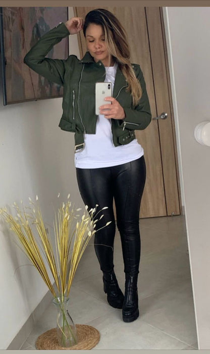 PANTALÓN TIPO CUERO