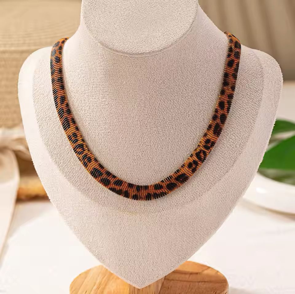 COLLAR ANIMAL PRINT